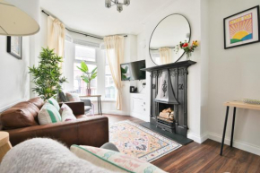 Fresh Cardiff Bay 2 Bedroom House- 3 TV's